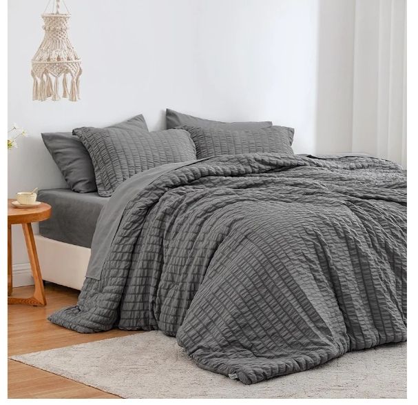 [🔥 CLASSY NEW ARRIVALS🤩🤩✨ !!! ] 3 Pcs Size 5X7 Brand New Very High Quality Stylish and Luxurious Home Compressed Cotton duvets with 2 pillow cases .Designed With Durability and Functionality