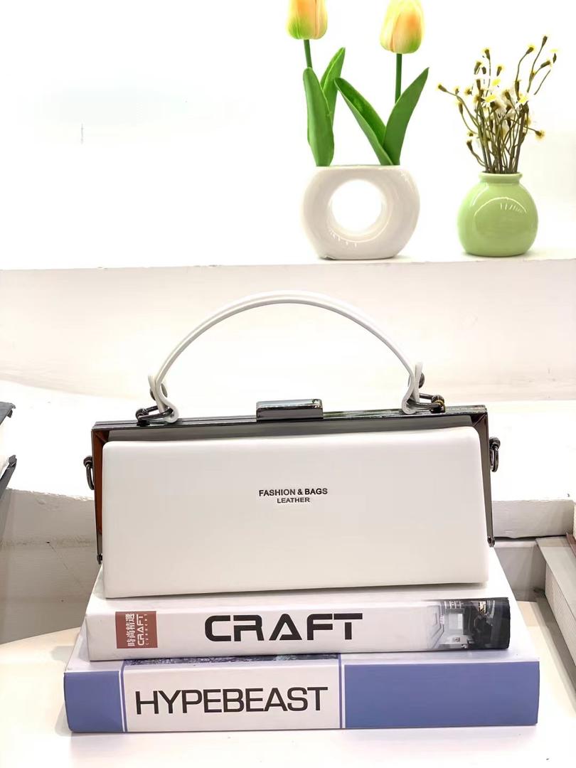 [ 🔥💰 BEST OFFER 💰🤩🤩✨JUST FOR YOU !!! ] 1 Pc  Brand New Ladies Handbag That provides the perfect way to carry your necessities while adding a touch of refinement to your overall look✔👌