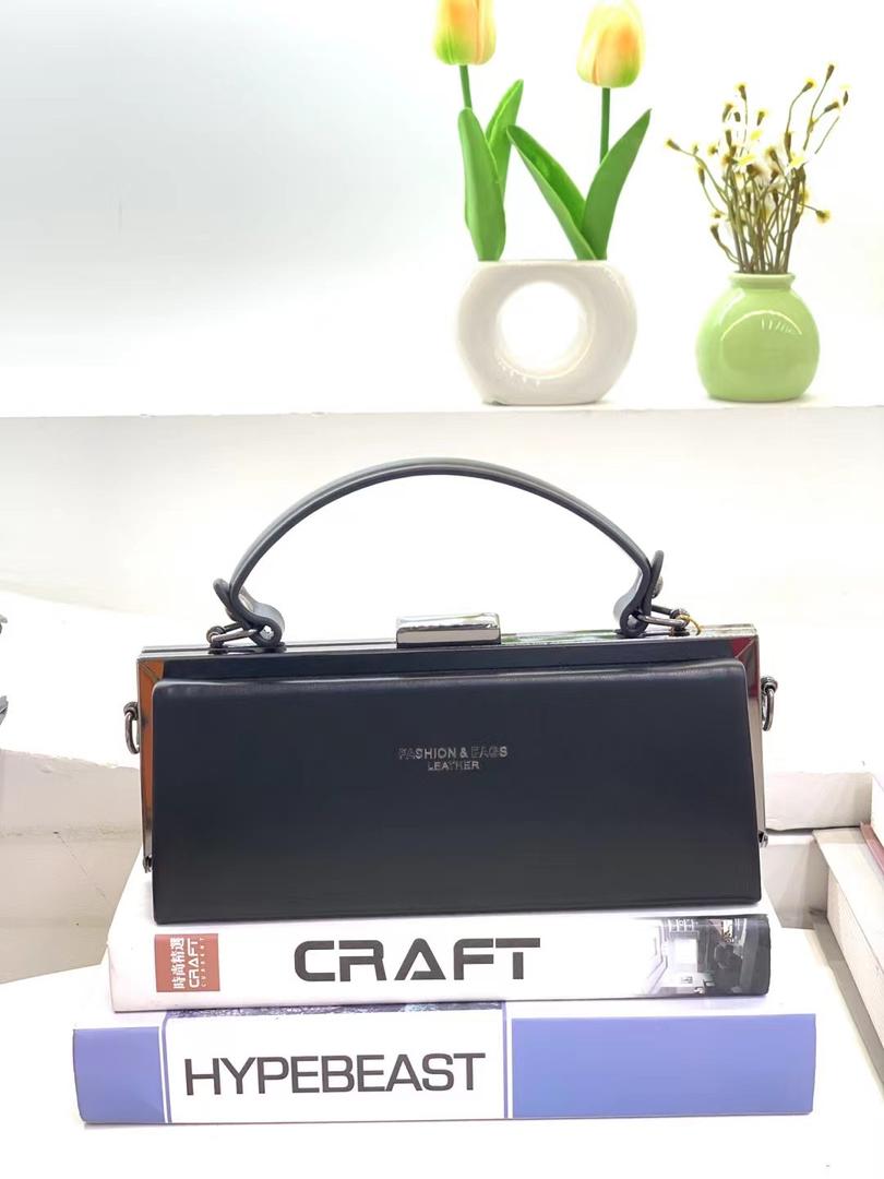 [ 🔥💰 BEST OFFER 💰🤩🤩✨JUST FOR YOU !!! ] 1 Pc  Brand New Ladies Handbag That provides the perfect way to carry your necessities while adding a touch of refinement to your overall look✔👌