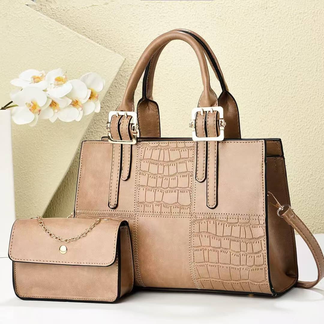 [ ❤EMBRACE THE LATEST TREND 🤩🤩✨ !!! ] 2 IN 1Brand New High Quality Stylish and Luxurious Comfortable Ladies Handbag ..Designed With Durability and Functionality ✔👌