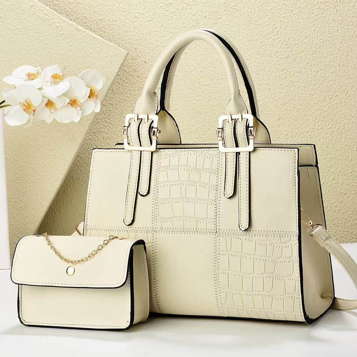[ ❤EMBRACE THE LATEST TREND 🤩🤩✨ !!! ] 2 IN 1Brand New High Quality Stylish and Luxurious Comfortable Ladies Handbag ..Designed With Durability and Functionality ✔👌