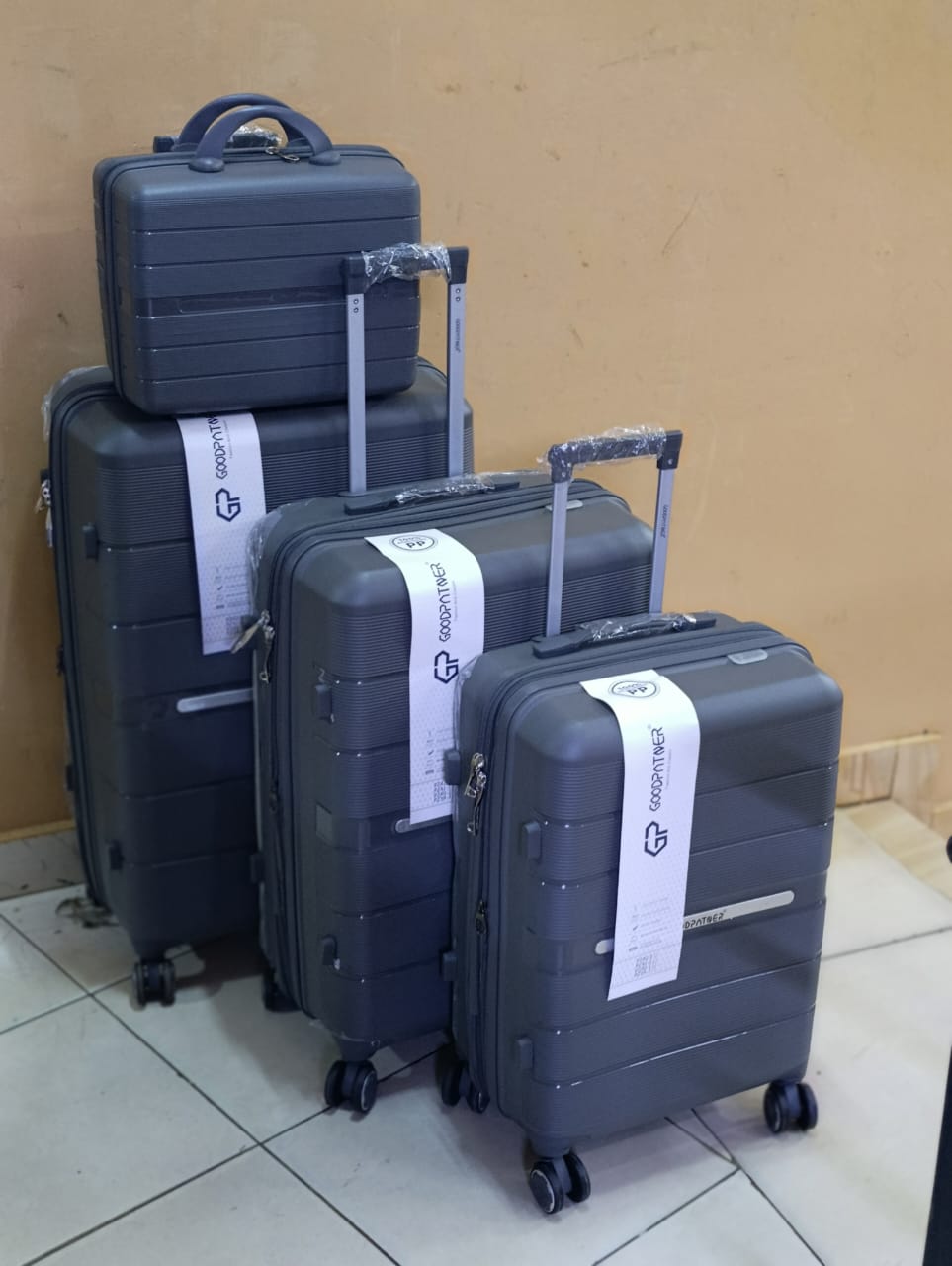 🛍️ DAILY OFFER 🛍️ 4-in-1 Luxurious Unbreakable PVC Suitcase – TSA Lock, Smooth Wheels, Travel-Friendly, Durable & Spacious Design