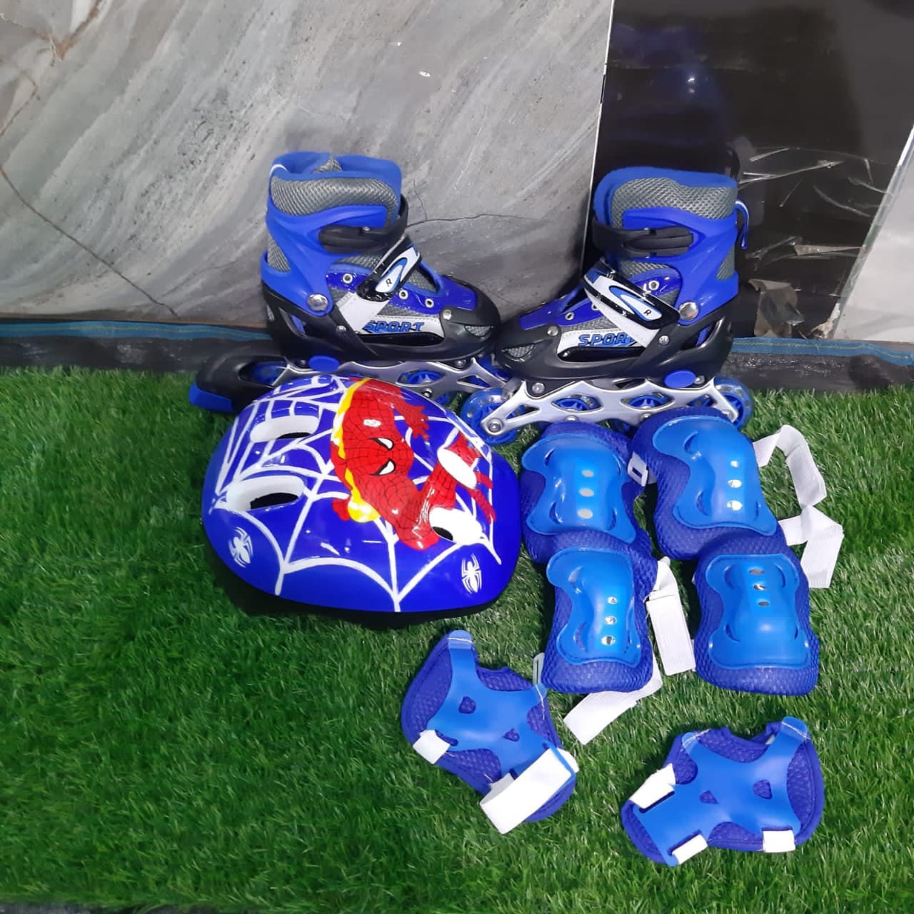 Complete Kit Full set Skates High Quality Kid's Rollers Skate shoes available in

Small size 31-34

Medium size 35-38
Large size 39-42