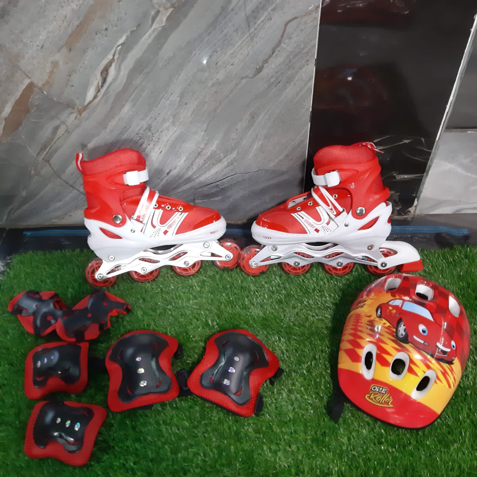 Complete Kit Full set Skates High Quality Kid's Rollers Skate shoes available in

Small size 31-34

Medium size 35-38
Large size 39-42