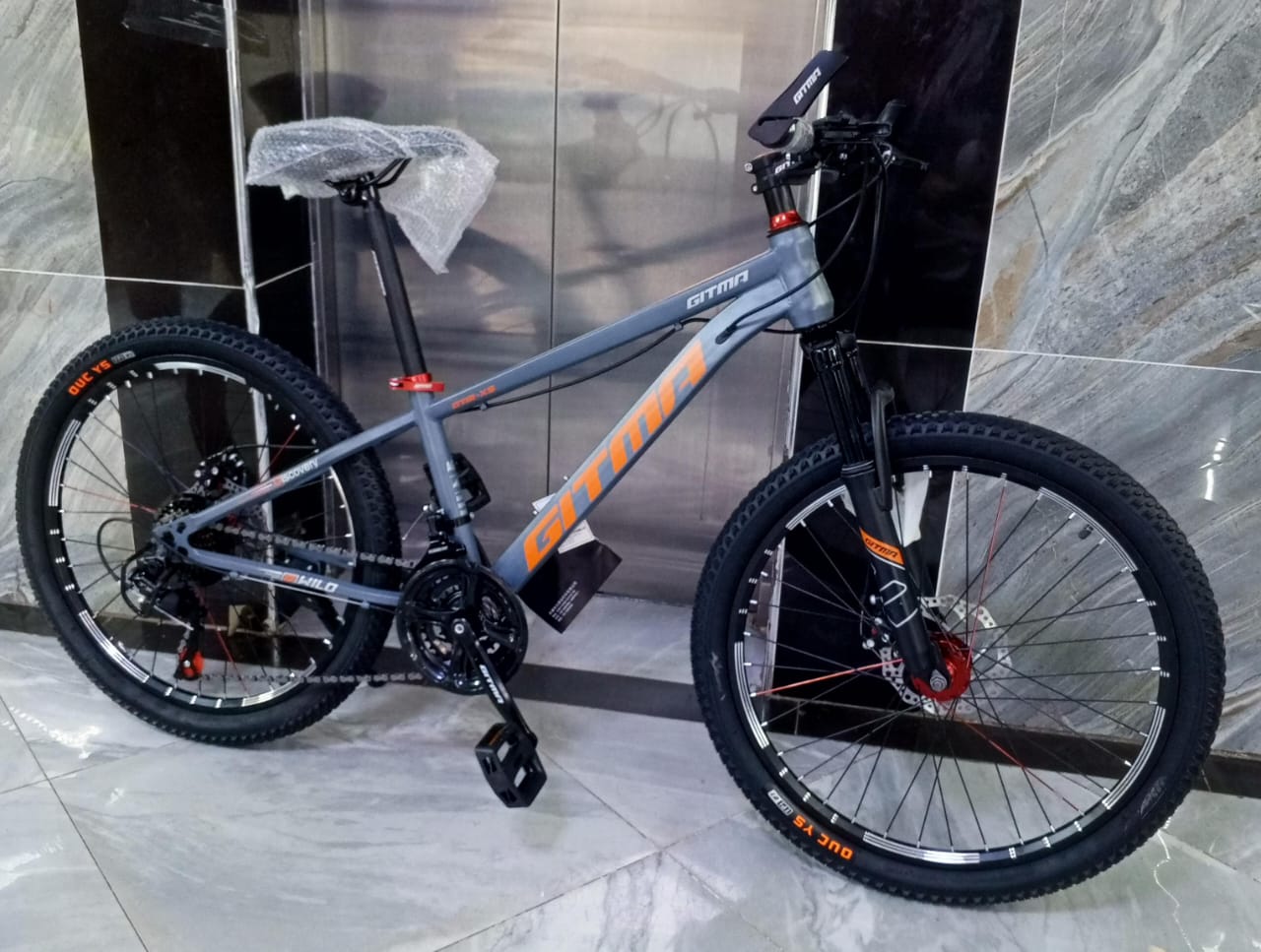 Bike size 24
✓21speed bike thumb shifting system 
✓Hard frame and front suspension 
✓Dual disc brake 
✓Quick seat adjustment clip that makes it easy to adjust the seat when needed.
✓Grips provide a pe