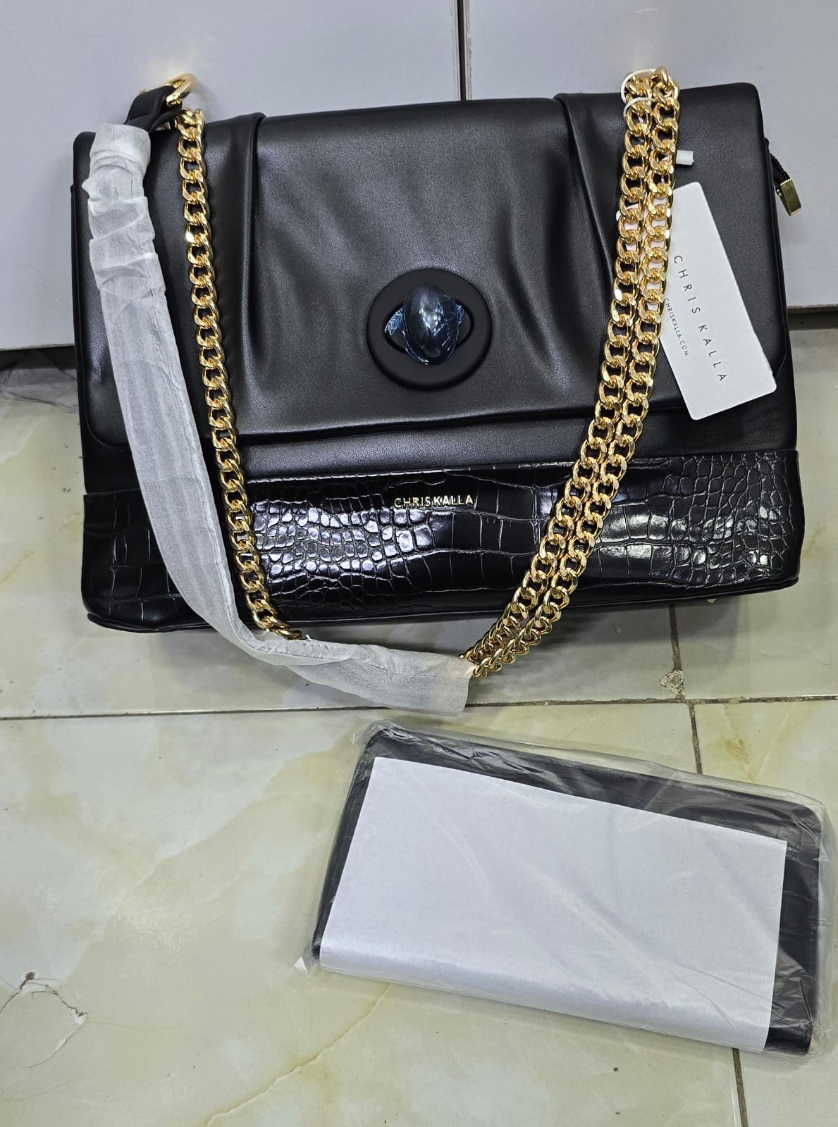 [ ⭐ MEGA OFFER ⭐+ ADDED OFFERS 🤩🤩✨ !!! ] 1Pc Brand New High Quality Stylish and Luxurious Comfortable Ladies Handbag ..Designed With Durability and Functionality ✔👌