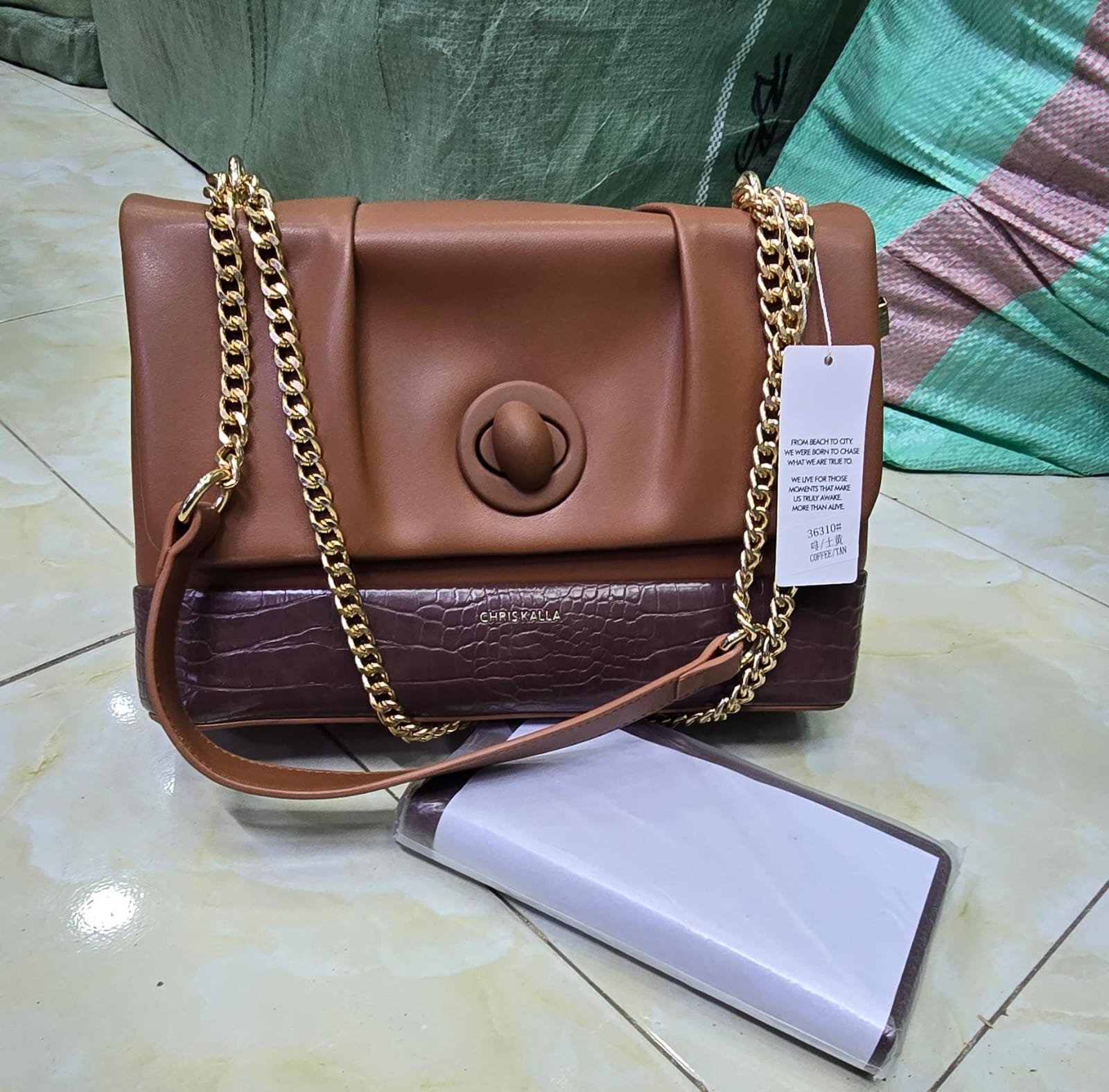 [ ⭐ MEGA OFFER ⭐+ ADDED OFFERS 🤩🤩✨ !!! ] 1Pc Brand New High Quality Stylish and Luxurious Comfortable Ladies Handbag ..Designed With Durability and Functionality ✔👌