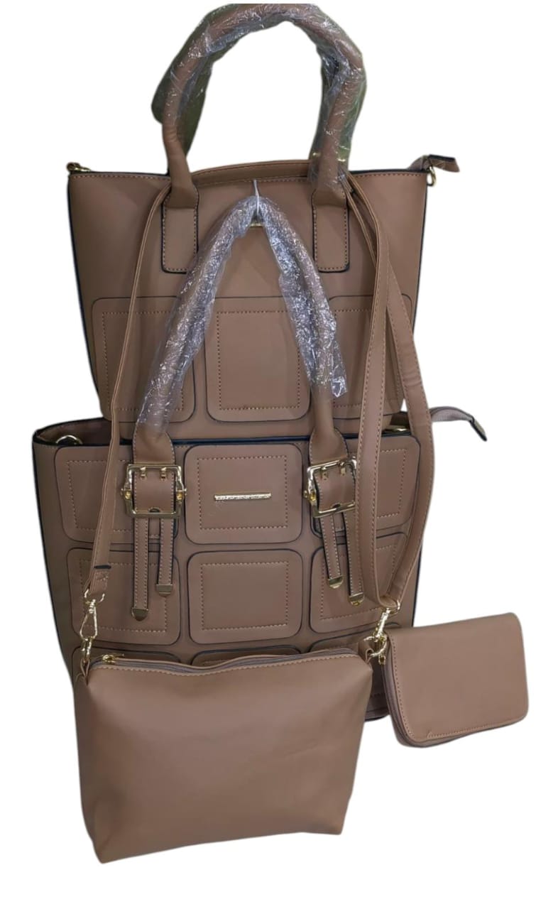 [ GRAB IT AT LOW PRICE+ 🎁 GIFT OFFER 🎁🤩🤩✨ !!! ] 4 IN 1 Brand New High Quality Stylish and Luxurious Comfortable Ladies Handbag ..Designed With Durability and Functionality ✔👌