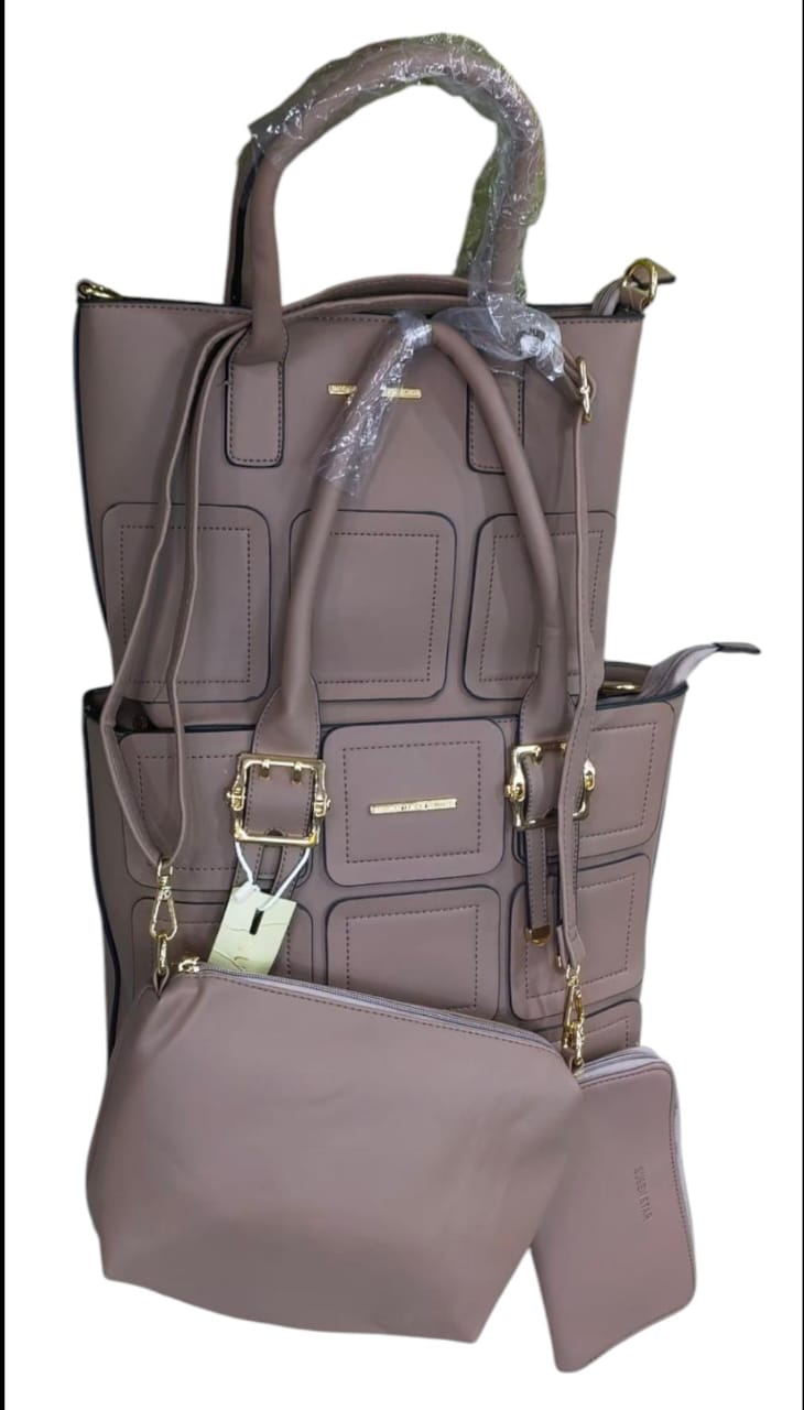 [ GRAB IT AT LOW PRICE+ 🎁 GIFT OFFER 🎁🤩🤩✨ !!! ] 4 IN 1 Brand New High Quality Stylish and Luxurious Comfortable Ladies Handbag ..Designed With Durability and Functionality ✔👌