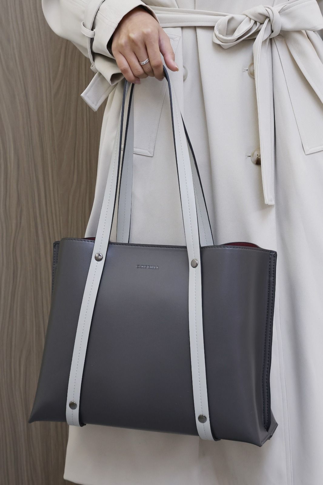 [ ⏰ TIME LIMITED OFFER ⏰ + ADDED OFFERS 🤩🤩✨ !!! ] 2 IN 1 Brand New High Quality Stylish and Luxurious Comfortable Ladies Handbag ..Designed With Durability and Functionality ✔👌