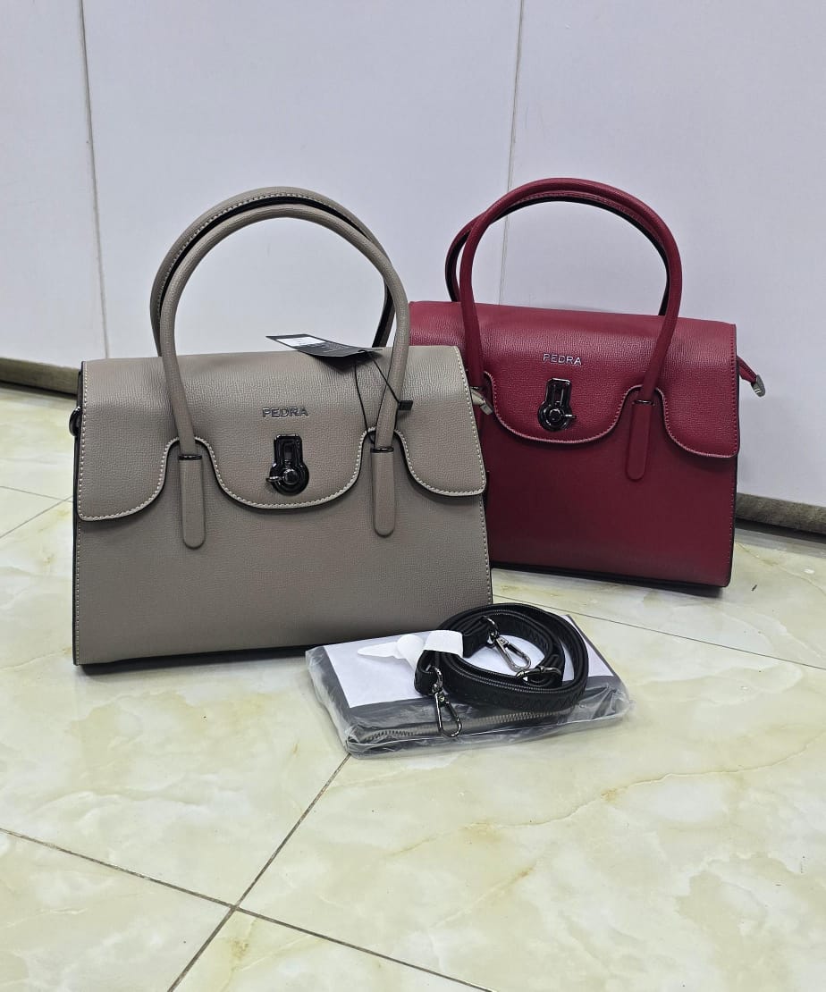 [ SHOP SMART AND SAVE BIG AT AN 💥 SUPER OFFER 💥 🤩🤩✨ !!! 1Pc Brand New High Quality Stylish and Luxurious Comfortable Ladies Handbag ..Designed With Durability and Functionality ✔👌