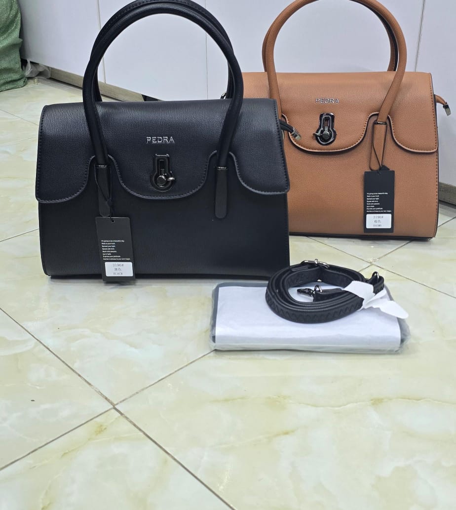[ SHOP SMART AND SAVE BIG AT AN 🧨 CLEARANCE OFFER 🧨 🤩🤩✨ !!! 1Pc Brand New High Quality Stylish and Luxurious Comfortable Ladies Handbag ..Designed With Durability and Functionality ✔👌