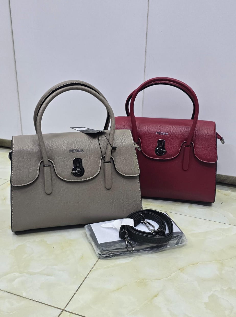 [ ❤💰 LOW PRICE OFFER 💰 🤩🤩✨ !!! ] 1Pc Brand New High Quality Stylish and Luxurious Comfortable Ladies Handbag ..Designed With Durability and Functionality ✔👌