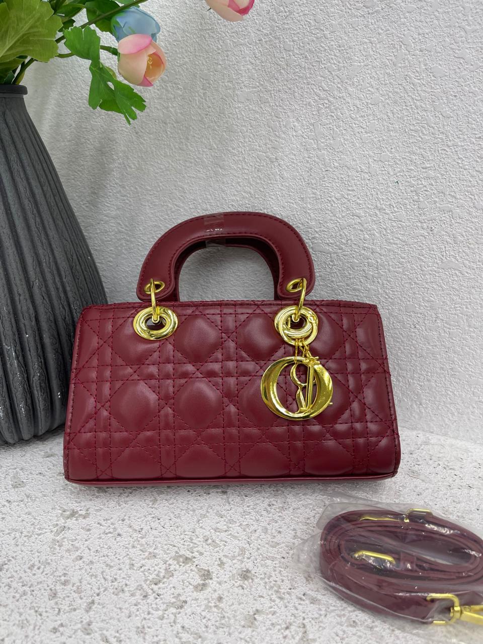 [ ❤🛍️ ONLINE OFFER 🛍️🤩🤩✨ !!! ] 1Pc Brand New High Quality Stylish and Luxurious Comfortable Ladies Handbag ..Designed With Durability and Functionality ✔👌