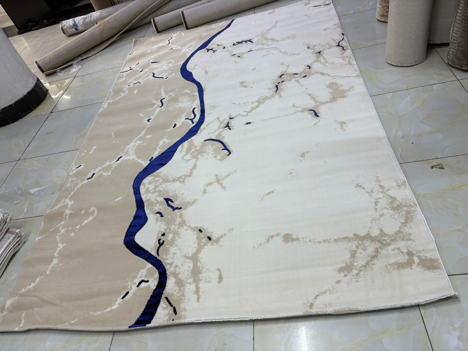 [ GRAB IT AT LOW PRICE+ 🎁 GIFT OFFER 🎁 🤩🤩✨ !!! ]-  1Pc Size 5X8 Classy Brand New High Quality Stylish and Luxurious Carpets .That Matches and Fits Perfectly With Your Home Decor ✨👌