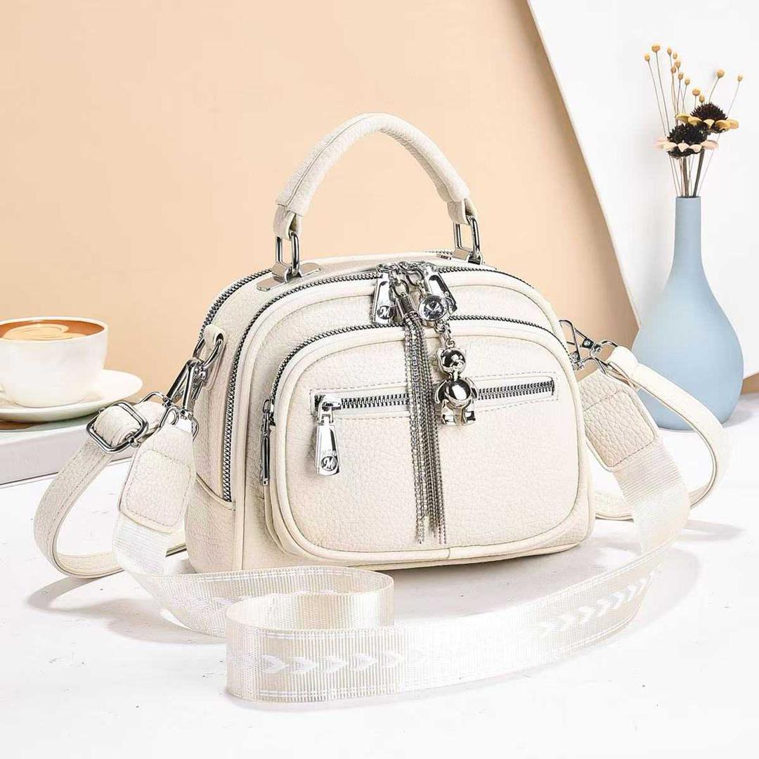 [ ❤EMBRACE THE LATEST TREND 🤩🤩✨ !!! ]  1Pc Brand New High Quality Stylish and Luxurious Comfortable Ladies Handbag ..Designed With Durability and Functionality ✔👌