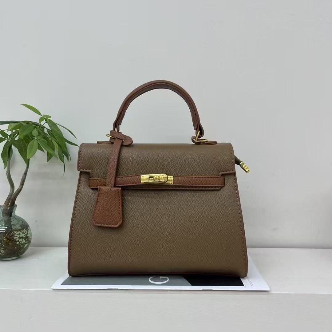 ⭐ MEGA OFFER ⭐ 1PC Women's Fashion Handbag Stylish Shoulder Bag PU Leather Elegant Durable Large Capacity Casual & Party Use Affordable Price