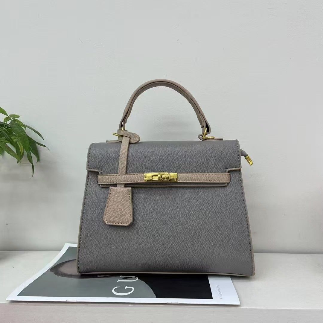 ⭐ MEGA OFFER ⭐ 1PC Women's Fashion Handbag Stylish Shoulder Bag PU Leather Elegant Durable Large Capacity Casual & Party Use Affordable Price