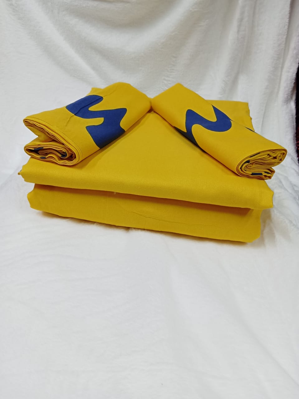 [ NEW LIMITED OFFER 🤩🤩✨ !!! ] 4 Pcs Size 6X6 Brand New Classy High Quality Stylish and Luxurious duvet cover with 1 duvet cover ,1 bedsheet.& 2 pillow cases ✨ Desiring To Serve The Best Experience✔