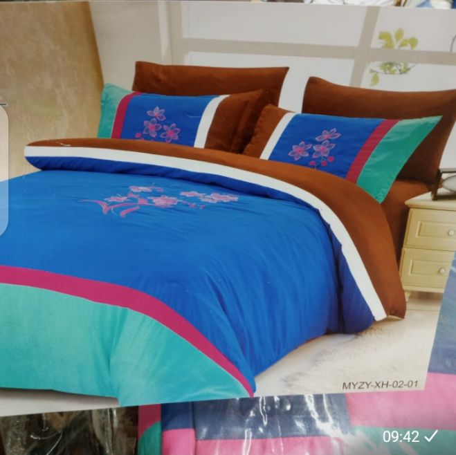 [ NEW LIMITED OFFER 🤩🤩✨ !!! ] 4 Pcs Size 6X6 Brand New Classy High Quality Stylish and Luxurious duvet cover with 1 duvet cover ,1 bedsheet.& 2 pillow cases ✨ Desiring To Serve The Best Experience✔