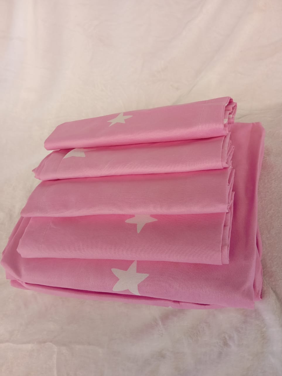 [ NEW LIMITED OFFER 🤩🤩✨ !!! ] 6  Pcs Size 6X6 Brand New Classy High Quality Stylish and Luxurious cotton bedsheet with 2 bedsheets & 4 pillowcases  ✨ Desiring To Serve The Best Experience✔