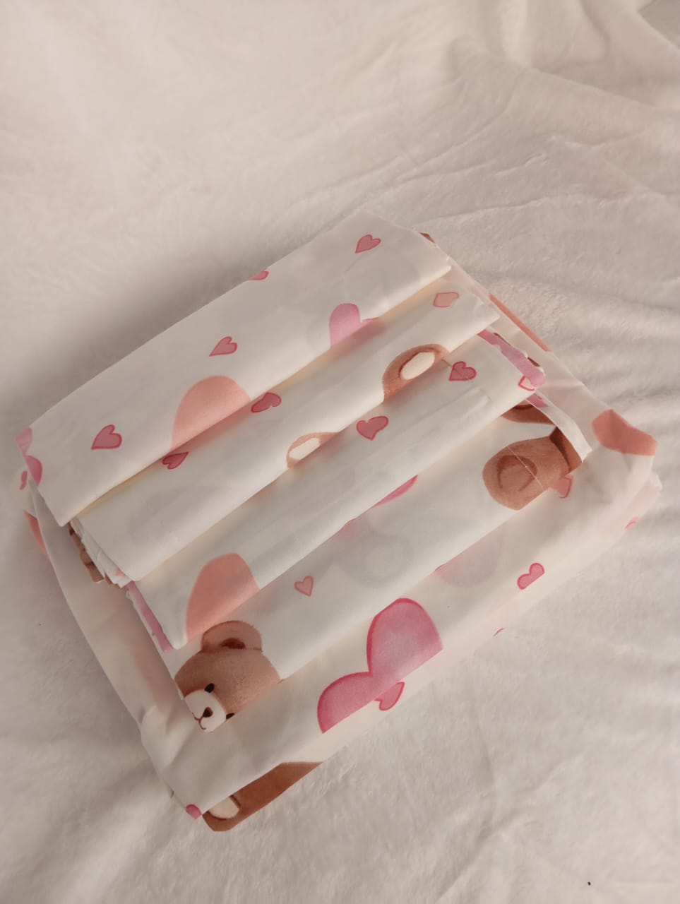 [ NEW LIMITED OFFER 🤩🤩✨ !!! ] 6  Pcs Size 6X6 Brand New Classy High Quality Stylish and Luxurious cotton bedsheet with 2 bedsheets & 4 pillowcases  ✨ Desiring To Serve The Best Experience✔
