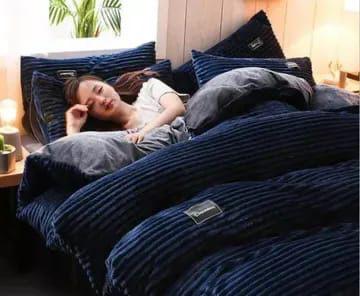 [ 🔔 ALERT OFFER 🔔🤩✨ !!! ] 4 Pcs Size 6X7 Brand New Comfortable Stylish and Luxurious Classy 💫Velvet duvet With one sheet and two pillowcases  .Desiring To Serve The Best Experience ✨✔