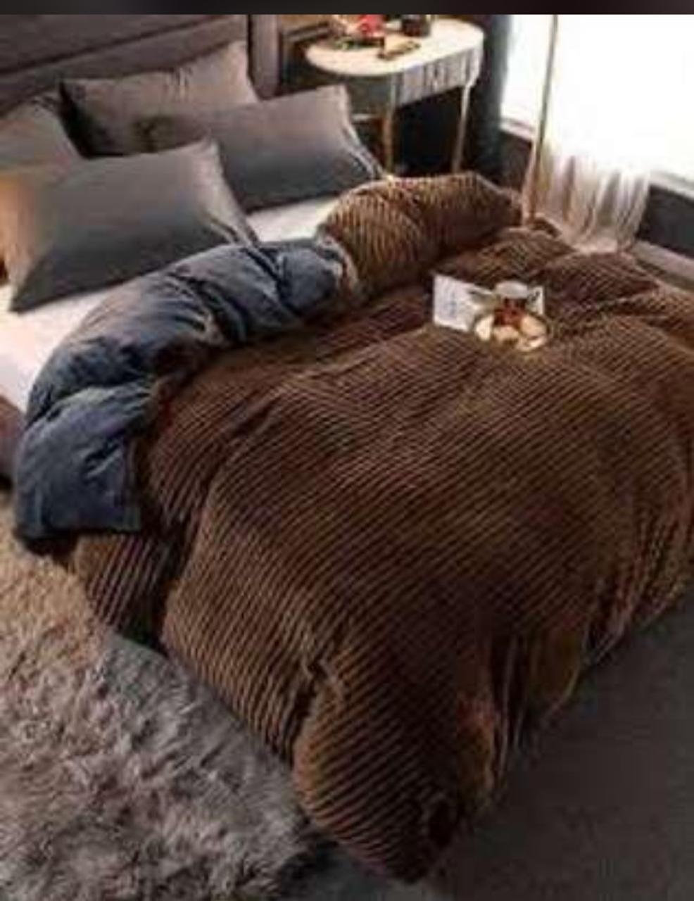 [ 🔔 ALERT OFFER 🔔🤩✨ !!! ] 4 Pcs Size 6X7 Brand New Comfortable Stylish and Luxurious Classy 💫Velvet duvet With one sheet and two pillowcases  .Desiring To Serve The Best Experience ✨✔