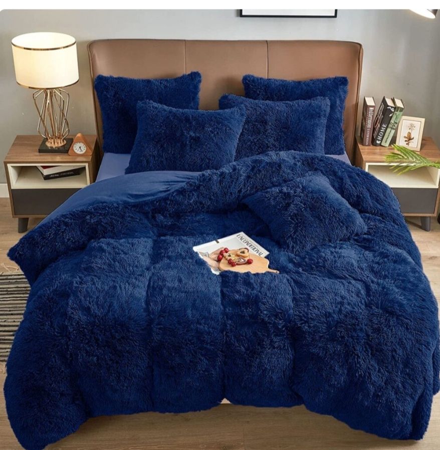 [ 🔥SPECIAL OFFER 🤩🤩✨JUST FOR YOU !!! ] 6 Pc Size 6X7 Brand New Very High Quality Stylish and Luxurious Velvet plush Fluffy Duvet set (1 Fluffy velvet Duvet,1 Fleece Bedsheet & 4 pillowcases)