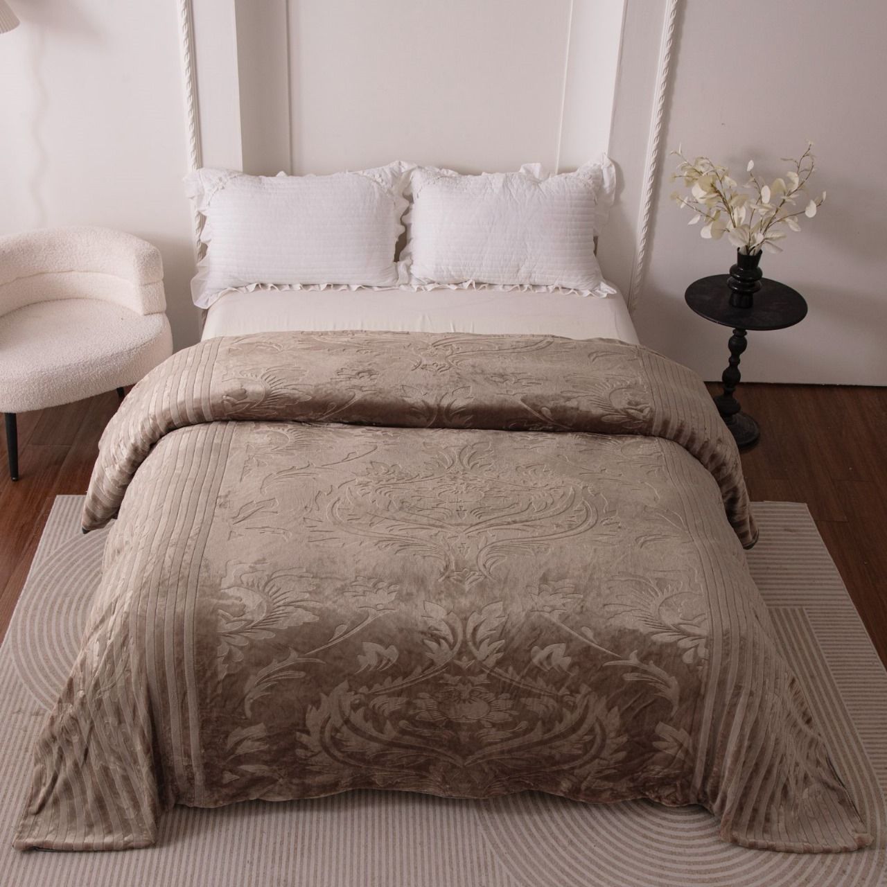 [🔥EXPERIENCE LUXURY FOR LESS 🔥 🥑🌽 !!! ] 4 Pc Size 6X7 Classy Brand New High Quality Stylish and Luxurious Indian Silk duvets with 2 Pcs Pillowcases and 1 Pc Bedsheet at Affordable Price ✨