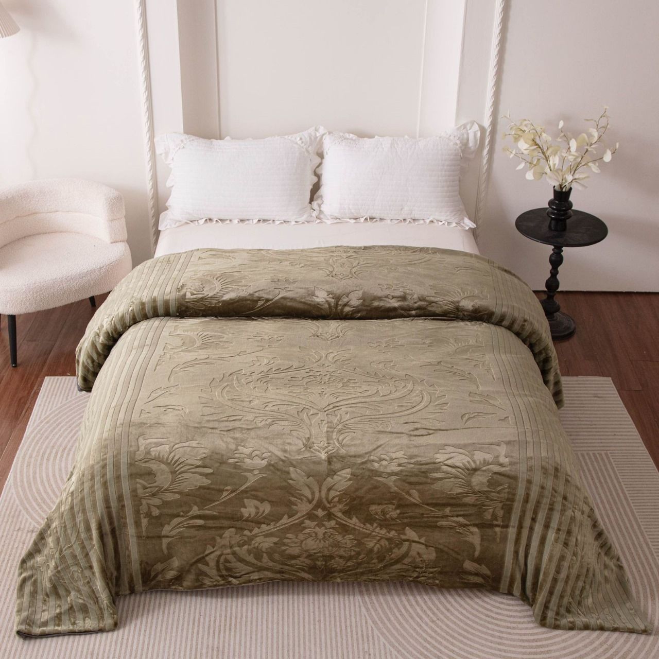 [🔥EXPERIENCE LUXURY FOR LESS 🔥 🥑🌽 !!! ] 4 Pc Size 6X7 Classy Brand New High Quality Stylish and Luxurious Indian Silk duvets with 2 Pcs Pillowcases and 1 Pc Bedsheet at Affordable Price ✨