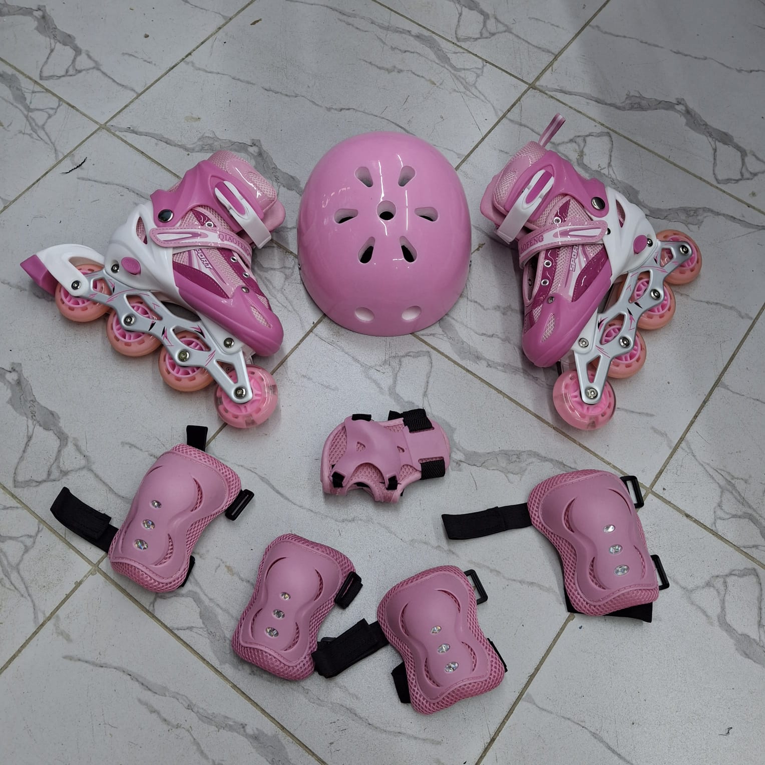⛸️ Full Set Skates – Adjustable Roller Skates with Helmet, Knee & Elbow Pads | Complete Safety Gear adjustable roller skates with helmet, knee pads & elbow guards. Safe, stylish & fun for kids & teens
