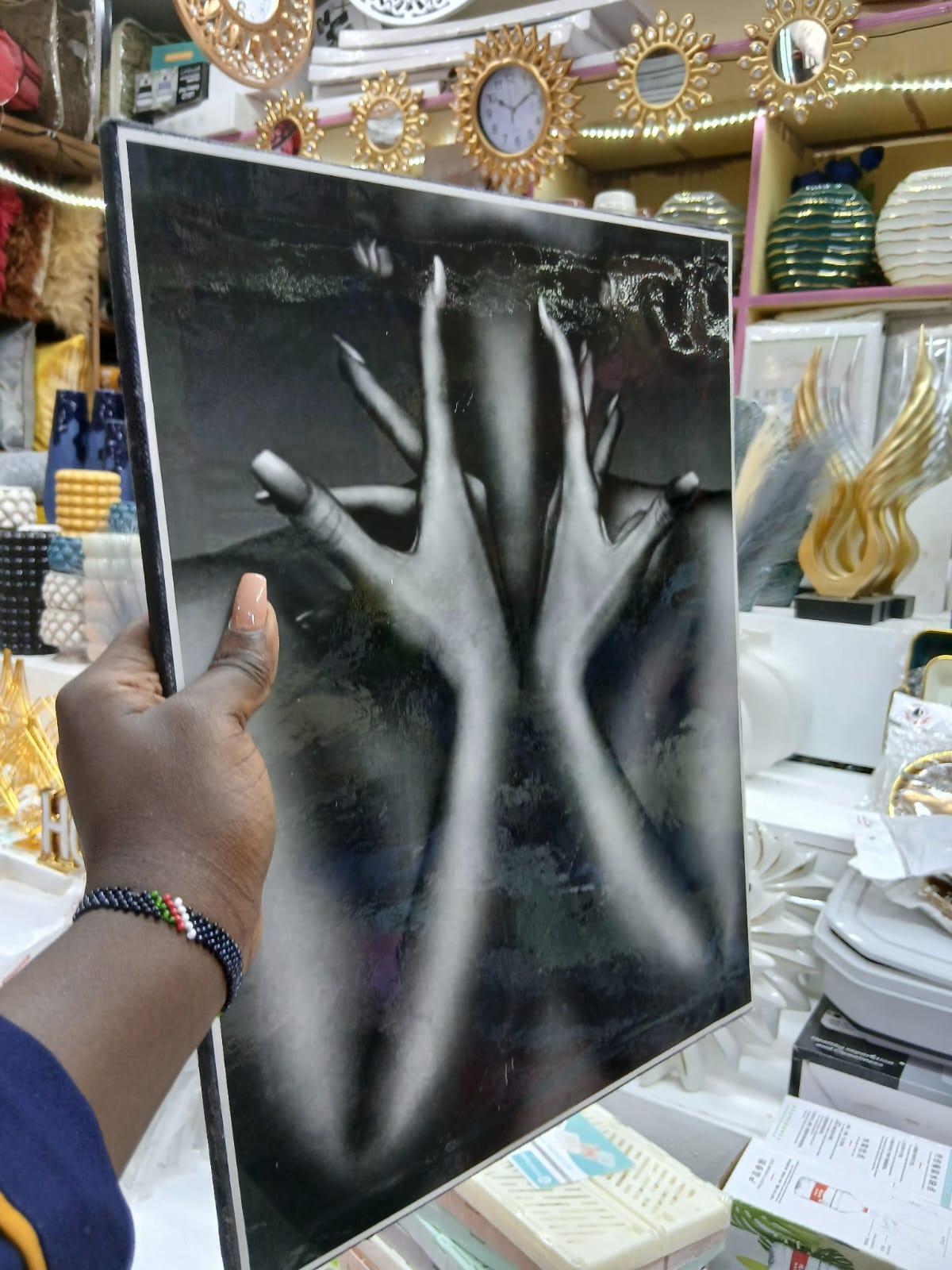 [ GRAB IT AT LOW PRICE+ ADDED OFFERS 🤩🤩✨ !!! ]  1Pc Brand New Stylish and Luxurious Fancy Portraits Exclusive and Enticing. Designed With Durability and Functionality