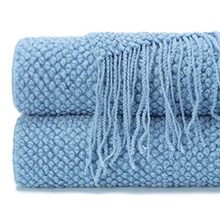 [ GRAB IT AT LOW PRICE+ ADDED OFFERS 🤩🤩✨ !!! ]  1Pc Size 130x 180 cm  Classy Brand New High Quality Stylish and Luxurious  Throw blanket  at Affordable Price