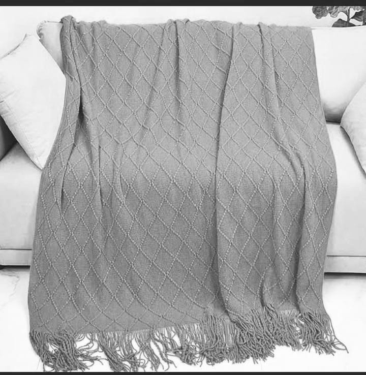[ GRAB IT AT LOW PRICE+ ADDED OFFERS 🤩🤩✨ !!! ]  1Pc Size 130x 180 cm  Classy Brand New High Quality Stylish and Luxurious  Throw blanket  at Affordable Price