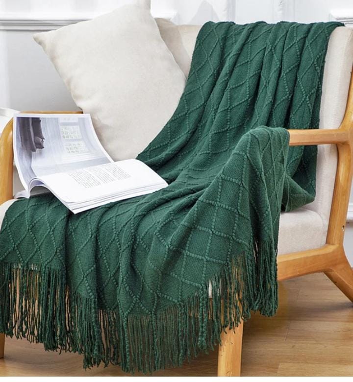 [ GRAB IT AT LOW PRICE+ ADDED OFFERS 🤩🤩✨ !!! ]  1Pc Size 130x 180 cm  Classy Brand New High Quality Stylish and Luxurious  Throw blanket  at Affordable Price