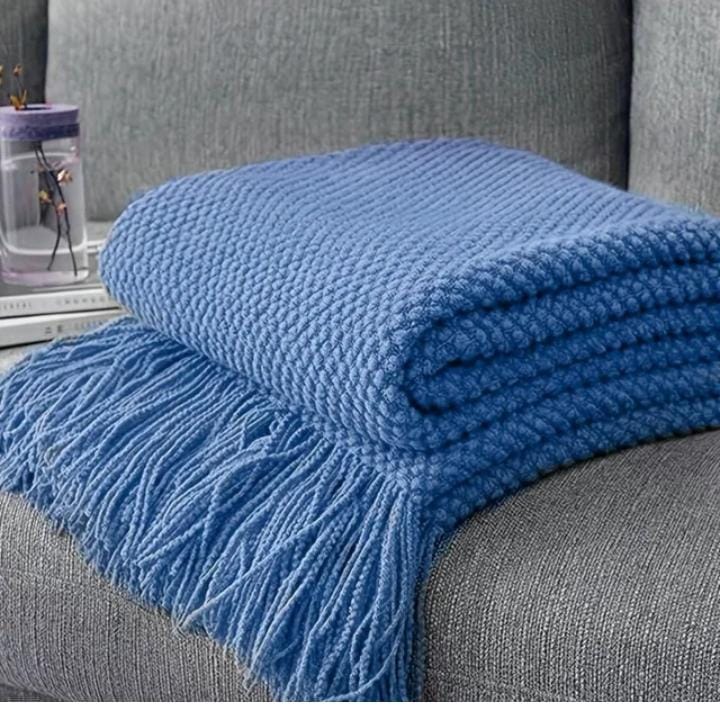 [ GRAB IT AT LOW PRICE+ ADDED OFFERS 🤩🤩✨ !!! ]  1Pc Size 130x 180 cm  Classy Brand New High Quality Stylish and Luxurious  Throw blanket  at Affordable Price