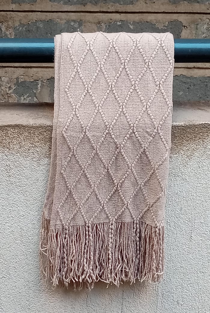 [ GRAB IT AT LOW PRICE+ ADDED OFFERS 🤩🤩✨ !!! ]  1Pc Size 130x 180 cm  Classy Brand New High Quality Stylish and Luxurious  Throw blanket  at Affordable Price