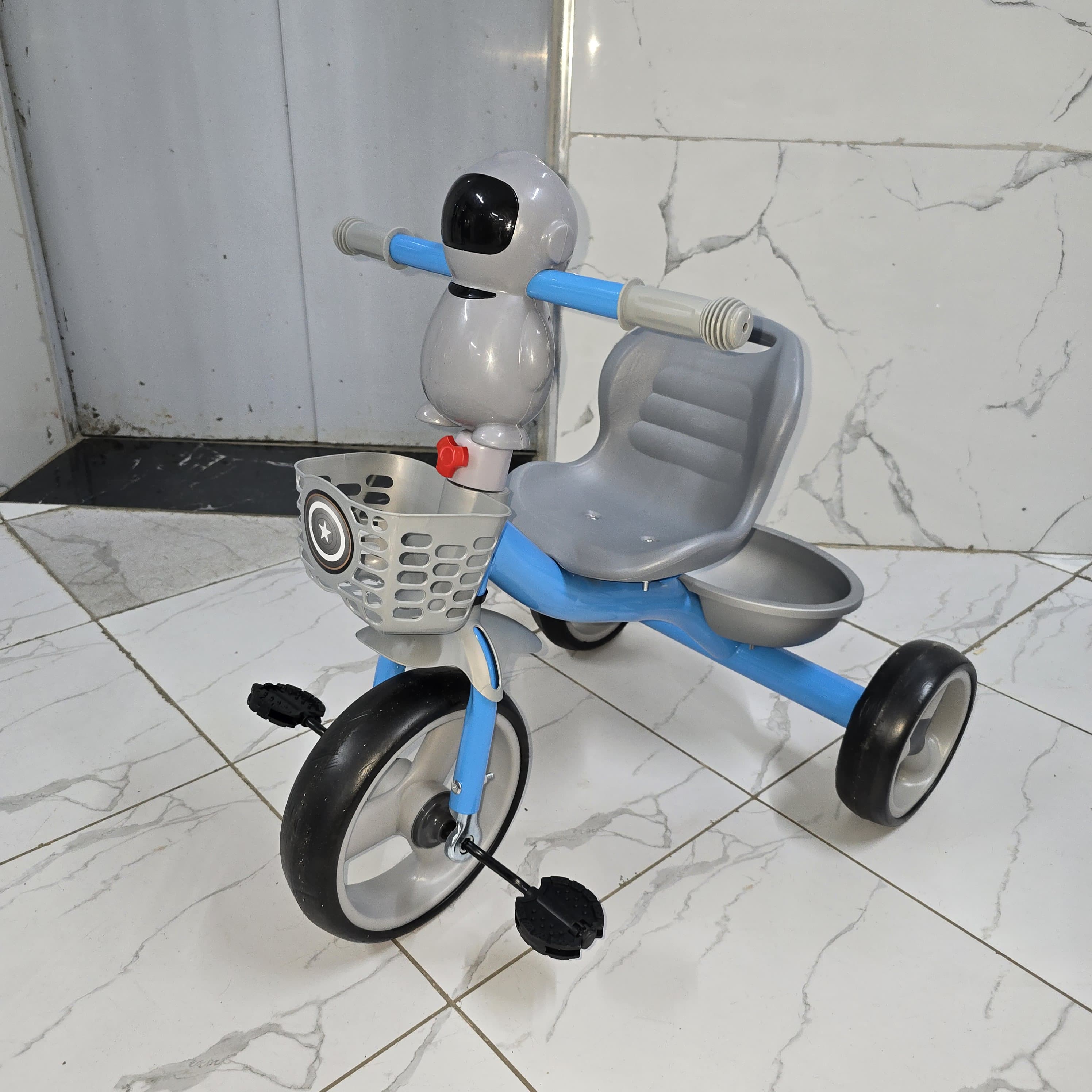 [ SHOP SMART AND SAVE BIG AT AN AMAZING OFFER PRICE 🤩🤩✨ !!!  1Pc Brand New High Quality Stylish Kids Tricyle with lights and melodies at Affordable Price ( 1 -4yrs)