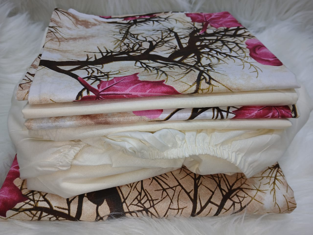 🤑🥑**HOT DEALS 🔥 !!]  6Pcs Size 6X7 Classy Brand New High Quality Stylish and Luxurious mix and match bedsheets ▪️1 pc pattern bedsheet ▪️1 pc plain fitted bedsheet✨4 pcs pillow cases