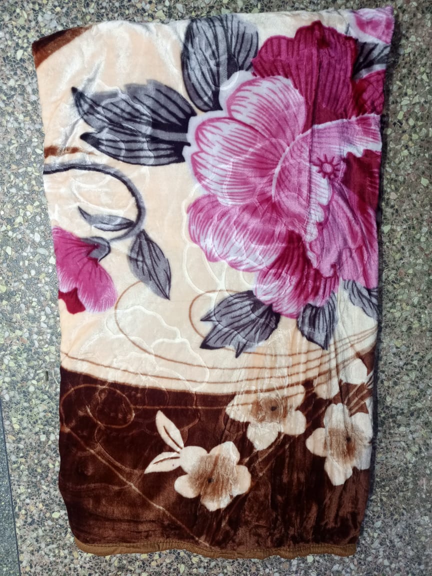 🤑🥑GRAB IT AT LOW PRICE+ ADDED OFFERS **🥑🌽 ] 1Pcs Size 5X6fts Classy Brand New High Quality Stylish and Luxurious Bed 🔅 Blankets ...At Affordable Price