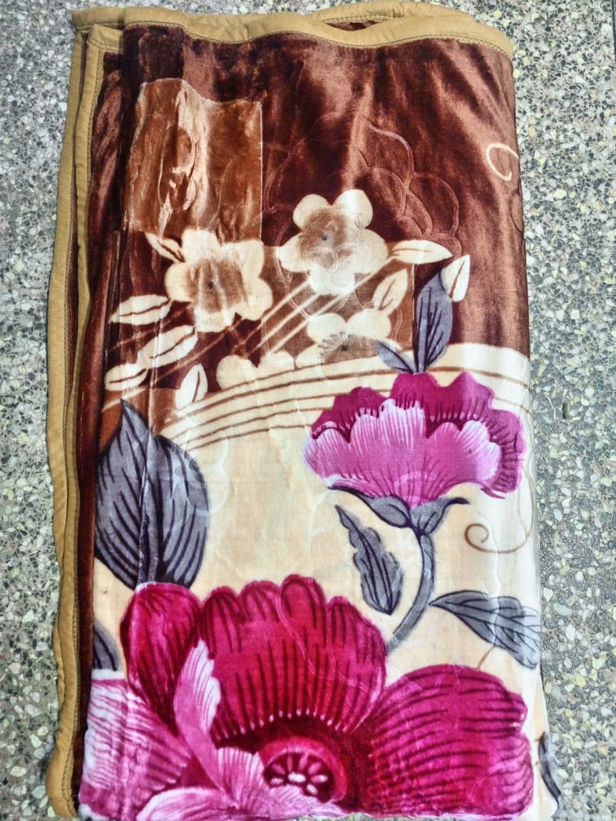 🤑🥑GRAB IT AT LOW PRICE+ ADDED OFFERS **🥑🌽 ] 1Pcs Size 5X6fts Classy Brand New High Quality Stylish and Luxurious Bed 🔅 Blankets ...At Affordable Price