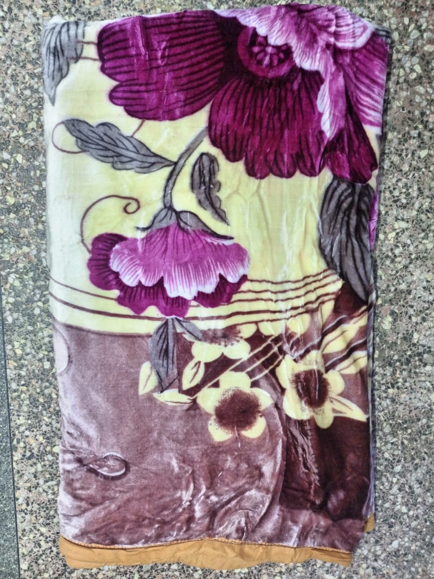 🤑🥑GRAB IT AT LOW PRICE+ ADDED OFFERS **🥑🌽 ] 1Pcs Size 5X6fts Classy Brand New High Quality Stylish and Luxurious Bed 🔅 Blankets ...At Affordable Price