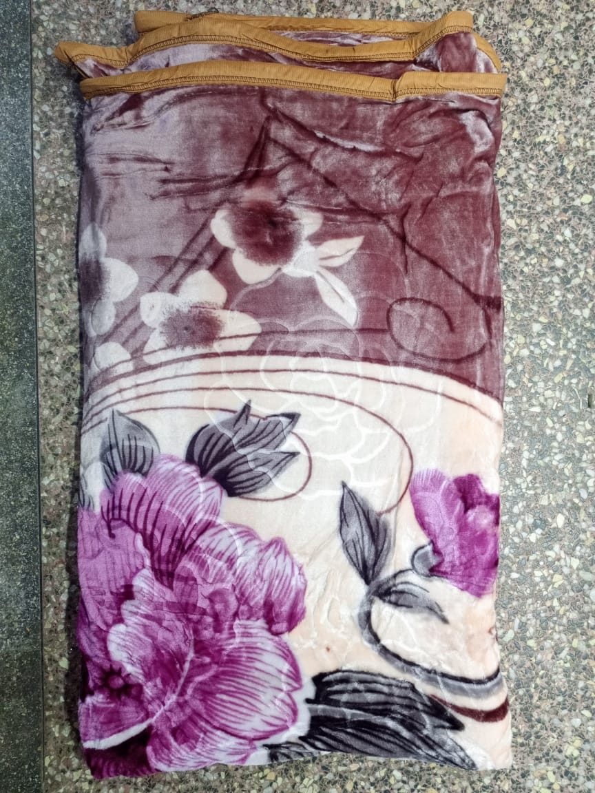 🤑🥑GRAB IT AT LOW PRICE+ ADDED OFFERS **🥑🌽 ] 1Pcs Size 5X6fts Classy Brand New High Quality Stylish and Luxurious Bed 🔅 Blankets ...At Affordable Price