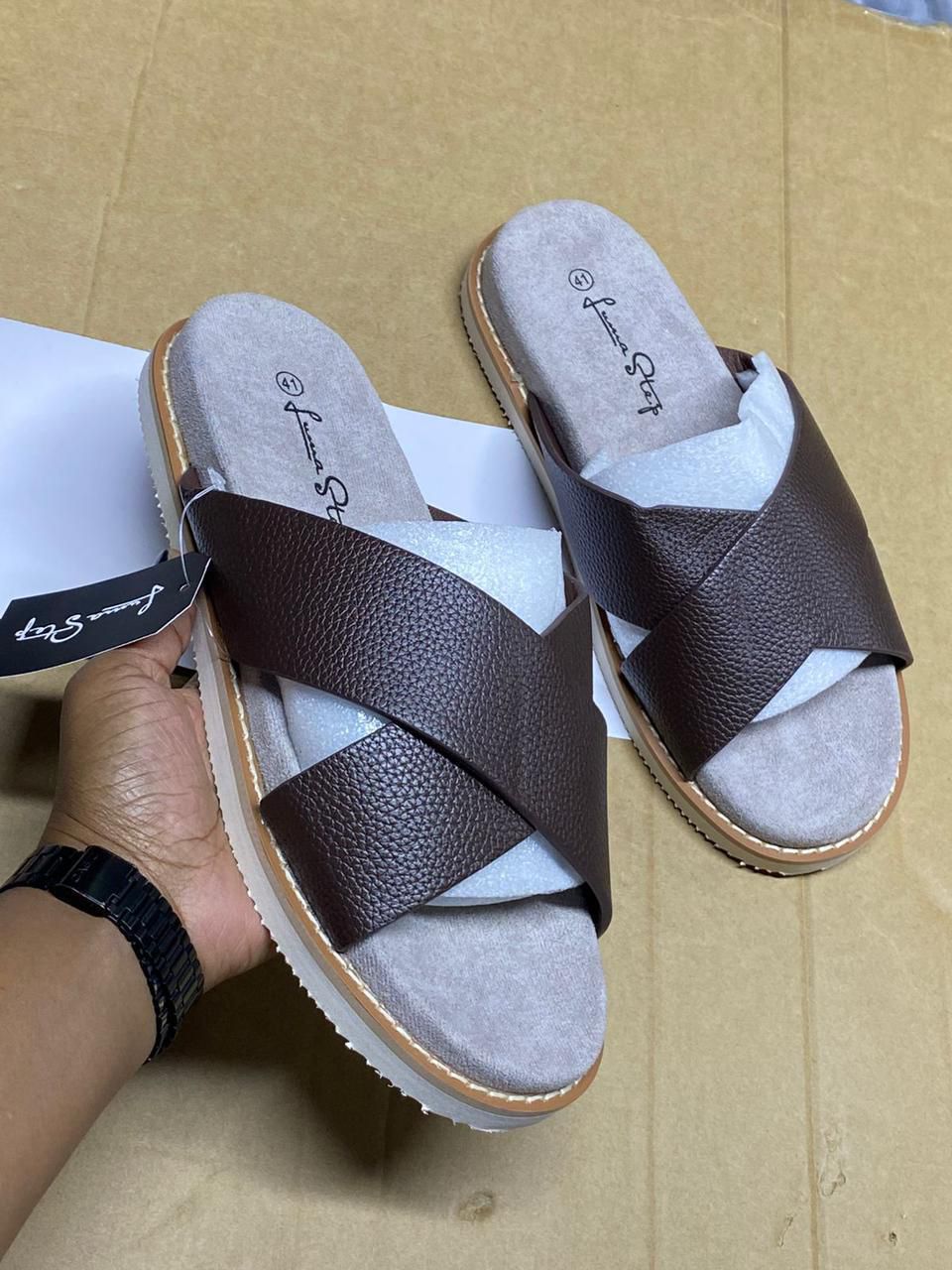 🎯 LIMITED OFFER 🎯 - A 1 pc Paul smith sandals - At Affordable price and of very high quality