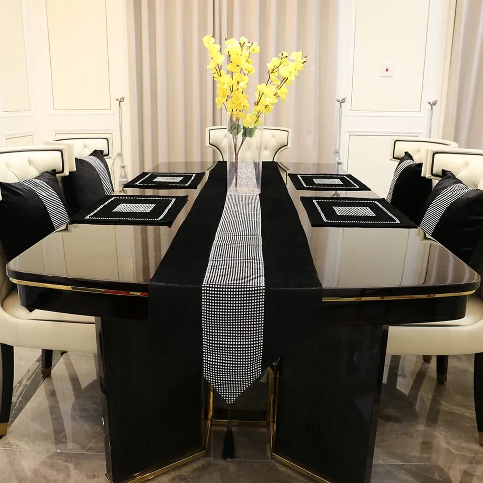 13pcs table set 
Consists of:
✓1 runner(32*180cm)
✓6 table mats (30*40cm)
✓6 cushion cases ( 45*45cm)