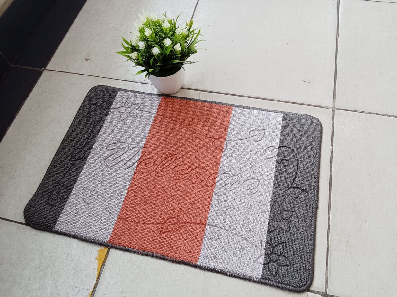 Absorbent Indoor door mats
Non-slip sizes,
        40*60