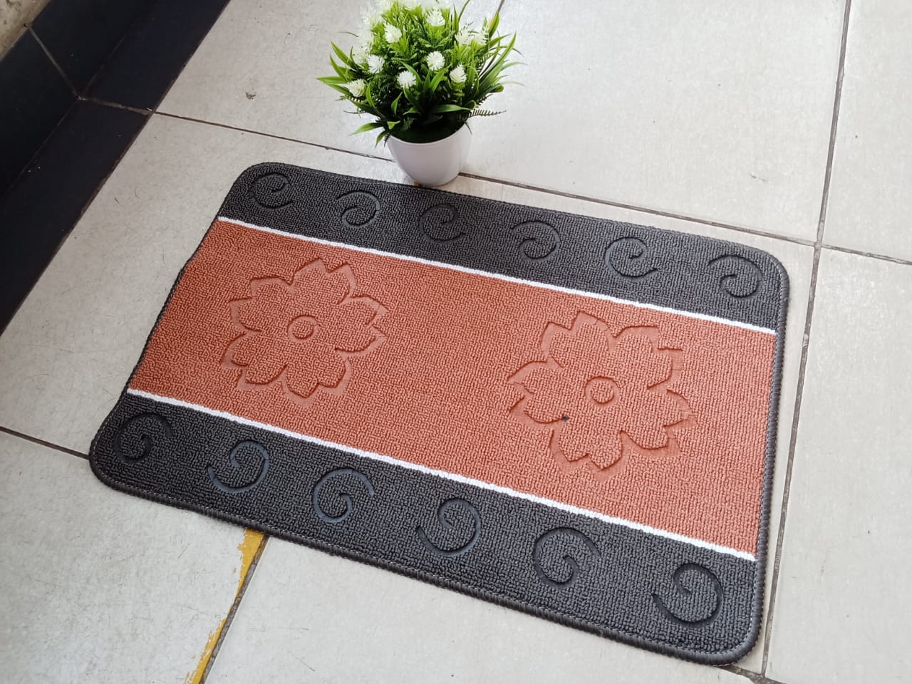 Absorbent Indoor door mats
Non-slip sizes,
        40*60