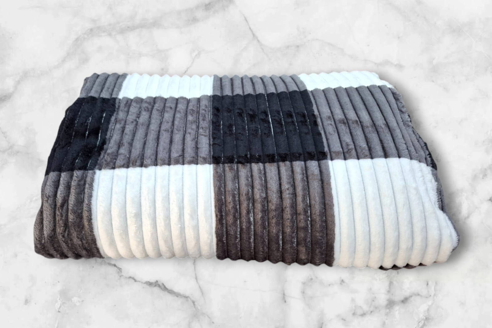 NEW ARRIVAL 1PC High Quality fleece velvet blankets Size (6x6)
