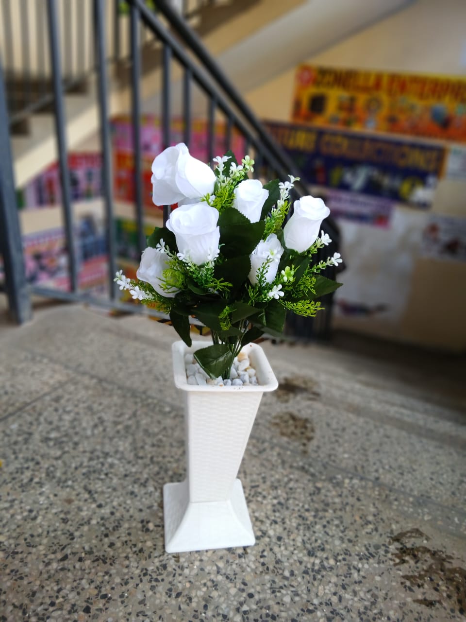 [🔥[ GRAB IT AT LOW PRICE 🔥 🥑🌽ONLY AT KILIMALL !!! ]   Brand New Very Quality  Beautiful Artificial flowers  Resistant For Indoor & Outdoor at Affordable Price